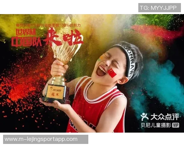 足球宝贝广告展现青春活力与运动魅力引领时尚潮流新风尚